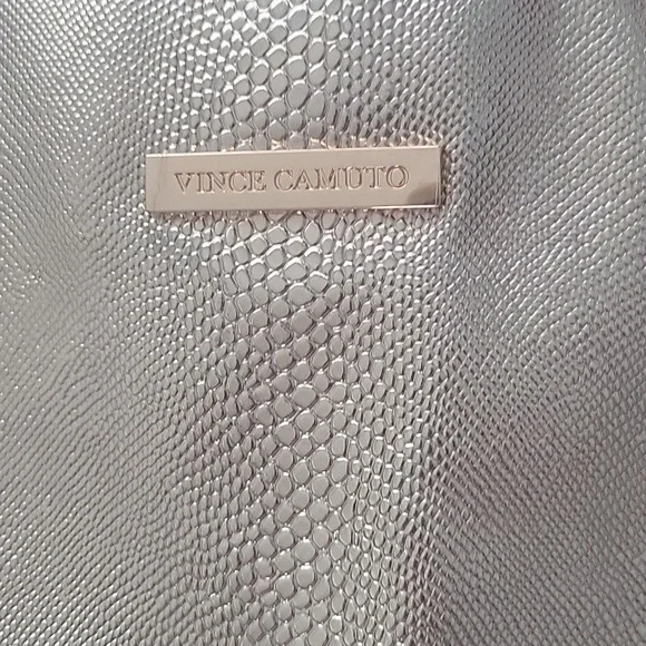 Elegant Gold Tote Bag Vince Camuto - Picture 2 of 3